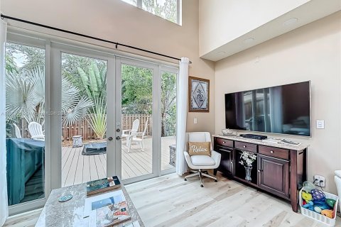 House in Davie, Florida 4 bedrooms, 155.61 sq.m. № 1888188 - photo 5