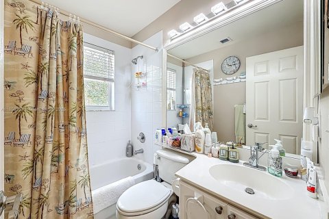 House in Davie, Florida 4 bedrooms, 155.61 sq.m. № 1888188 - photo 19