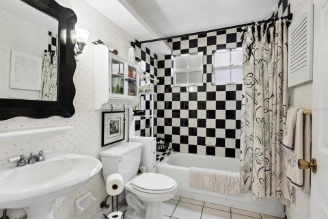 House in Terra Ceia, Florida 3 bedrooms, 145.67 sq.m. № 1532610 - photo 22