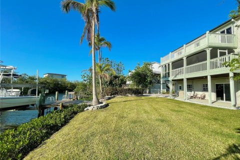 House in Terra Ceia, Florida 3 bedrooms, 145.67 sq.m. № 1532610 - photo 1
