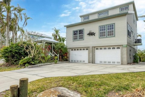 House in Terra Ceia, Florida 3 bedrooms, 145.67 sq.m. № 1532610 - photo 2