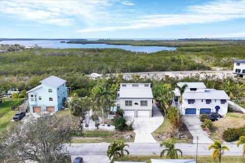 House in Terra Ceia, Florida 3 bedrooms, 145.67 sq.m. № 1532610 - photo 6