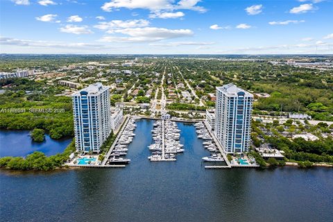 Condo in North Miami Beach, Florida, 3 bedrooms № 2081324 - photo 24
