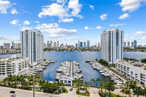 Condo in North Miami Beach, Florida, 3 bedrooms № 2081324
