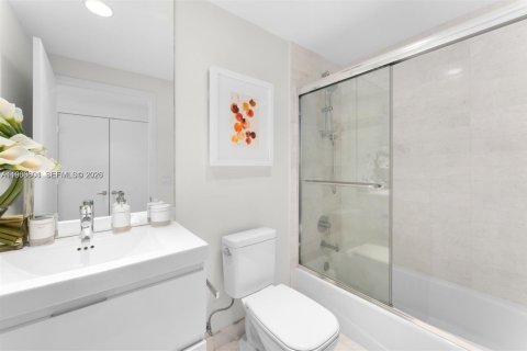 Condo in North Miami Beach, Florida, 3 bedrooms № 2081324 - photo 20