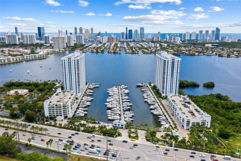 Condo in North Miami Beach, Florida, 3 bedrooms № 2081324 - photo 25