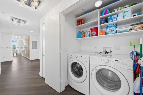 Condo in North Miami Beach, Florida, 3 bedrooms № 2081324 - photo 23
