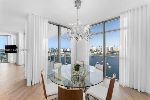 Condo in North Miami Beach, Florida, 3 bedrooms № 2081324 - photo 3