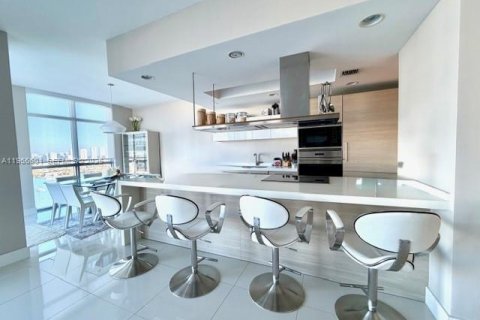 Condo in North Miami Beach, Florida, 3 bedrooms № 2081324 - photo 7