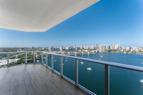 Condo in North Miami Beach, Florida, 3 bedrooms № 2081324 - photo 9