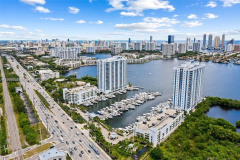 Condo in North Miami Beach, Florida, 3 bedrooms № 2081324 - photo 26