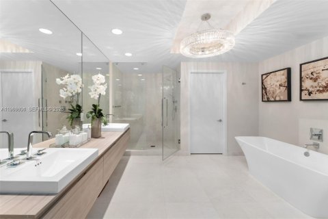 Condo in North Miami Beach, Florida, 3 bedrooms № 2081324 - photo 16