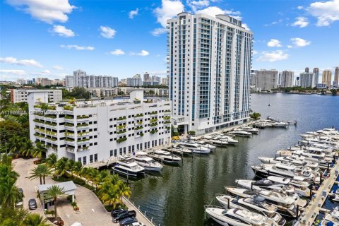Condo in North Miami Beach, Florida, 3 bedrooms № 2081324 - photo 29