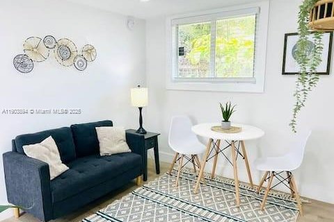 Propiedad comercial en alquiler en Miami, Florida, 1 dormitorio, 44.13 m2 № 2035005 - foto 3