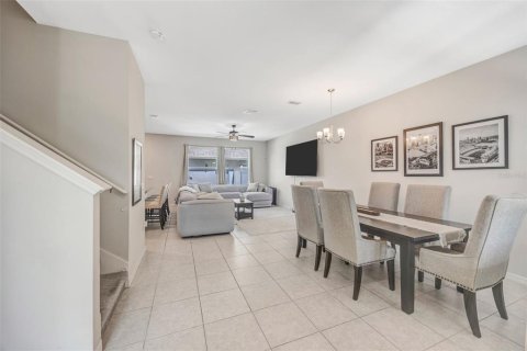 Townhouse in Wesley Chapel, Florida 3 bedrooms, 170.38 sq.m. № 2223169 - photo 10