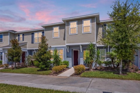 Townhouse in Wesley Chapel, Florida 3 bedrooms, 170.38 sq.m. № 2223169