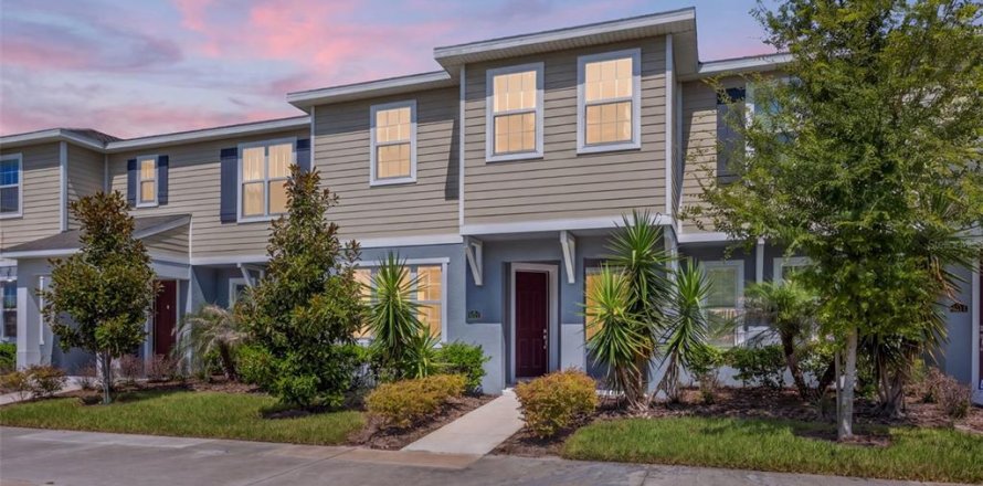 Townhouse in Wesley Chapel, Florida 3 bedrooms, 170.38 sq.m. № 2223169