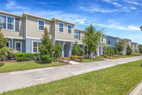 Townhouse in Wesley Chapel, Florida 3 bedrooms, 170.38 sq.m. № 2223169 - photo 2