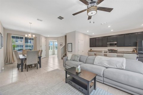 Townhouse in Wesley Chapel, Florida 3 bedrooms, 170.38 sq.m. № 2223169 - photo 11