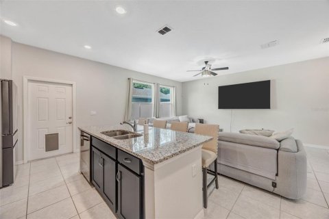 Townhouse in Wesley Chapel, Florida 3 bedrooms, 170.38 sq.m. № 2223169 - photo 15
