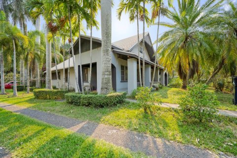 Купить виллу или дом в Флорида-Сити, Флорида 5 спален, 181.35м2, № 2050356 - фото 6