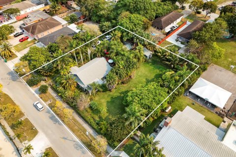 Купить виллу или дом в Флорида-Сити, Флорида 5 спален, 181.35м2, № 2050356 - фото 2