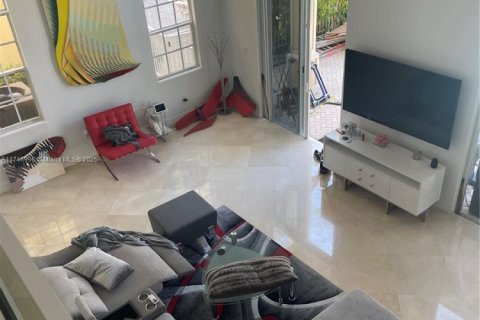 Touwnhouse à louer à North Miami Beach, Floride: 3 chambres, 296.82 m2 № 1862706 - photo 4