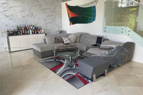 Touwnhouse à louer à North Miami Beach, Floride: 3 chambres, 296.82 m2 № 1862706 - photo 3