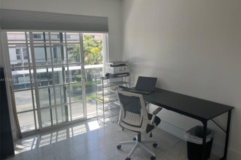 Touwnhouse à louer à North Miami Beach, Floride: 3 chambres, 296.82 m2 № 1862706 - photo 25