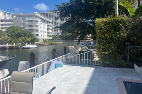 Touwnhouse à louer à North Miami Beach, Floride: 3 chambres, 296.82 m2 № 1862706 - photo 30