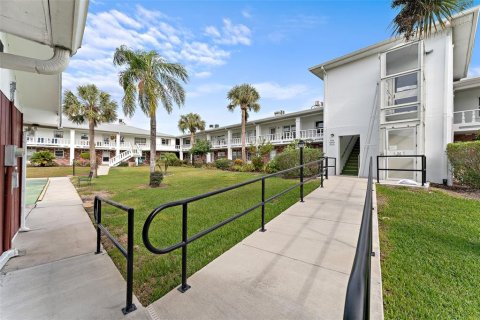 Condominio en alquiler en New Port Richey, Florida, 2 dormitorios, 93.65 m2 № 1880576 - foto 22