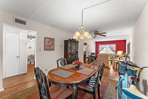 Condominio en alquiler en New Port Richey, Florida, 2 dormitorios, 93.65 m2 № 1880576 - foto 9