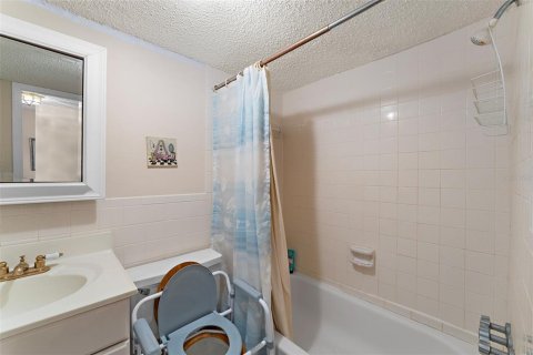 Condominio en alquiler en New Port Richey, Florida, 2 dormitorios, 93.65 m2 № 1880576 - foto 19