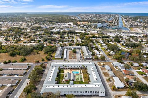 Condominio en alquiler en New Port Richey, Florida, 2 dormitorios, 93.65 m2 № 1880576 - foto 1