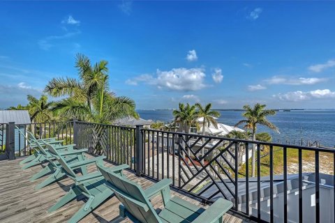 House in Bradenton Beach, Florida 7 bedrooms, 232.44 sq.m. № 2136698 - photo 14