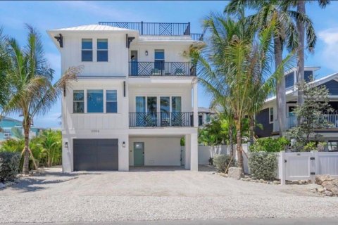 House in Bradenton Beach, Florida 7 bedrooms, 232.44 sq.m. № 2136698 - photo 2