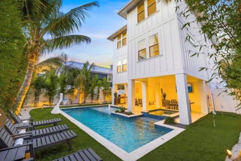 Villa ou maison à Bradenton Beach, Floride 7 chambres, 232.44 m2 № 2136698
