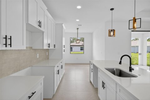 Casa en venta en Lehigh Acres, Florida, 3 dormitorios, 142.6 m2 № 2017301 - foto 10