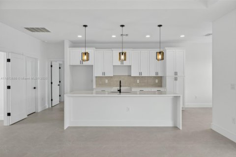 Casa en venta en Lehigh Acres, Florida, 3 dormitorios, 142.6 m2 № 2017301 - foto 7