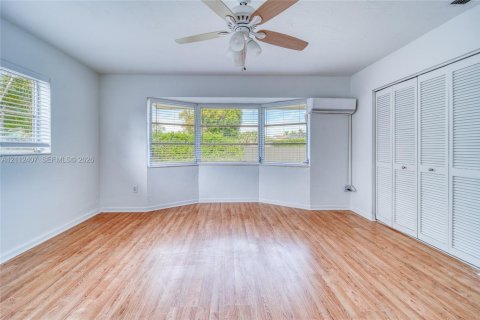 Villa ou maison à vendre à Cutler Bay, Floride: 3 chambres, 158.4 m2 № 2432561 - photo 13
