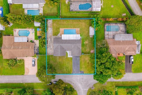 Villa ou maison à vendre à Cutler Bay, Floride: 3 chambres, 158.4 m2 № 2432561 - photo 18