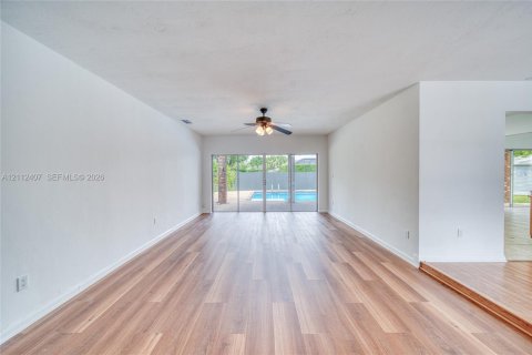 Villa ou maison à vendre à Cutler Bay, Floride: 3 chambres, 158.4 m2 № 2432561 - photo 4