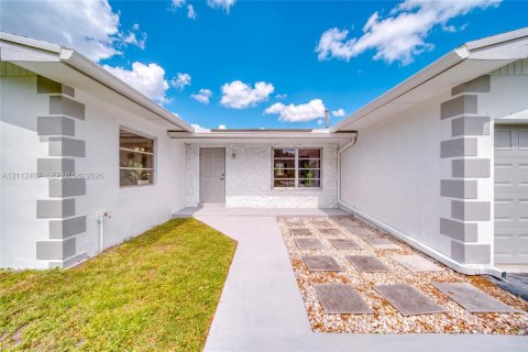Villa ou maison à vendre à Cutler Bay, Floride: 3 chambres, 158.4 m2 № 2432561 - photo 2