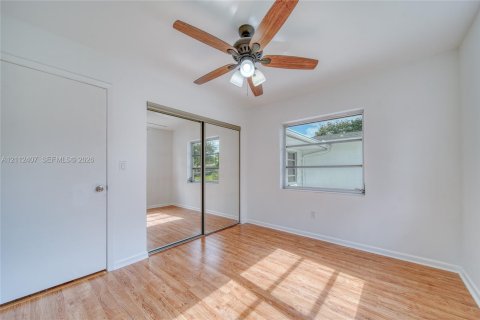 Villa ou maison à vendre à Cutler Bay, Floride: 3 chambres, 158.4 m2 № 2432561 - photo 15