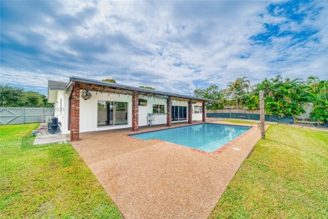Villa ou maison à vendre à Cutler Bay, Floride: 3 chambres, 158.4 m2 № 2432561 - photo 6