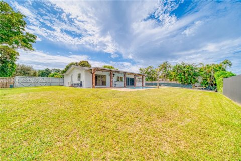 Villa ou maison à vendre à Cutler Bay, Floride: 3 chambres, 158.4 m2 № 2432561 - photo 8