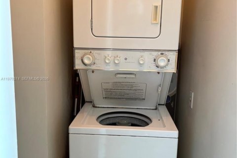 Снять в аренду кондоминиум в Майами, Флорида 2 спальни, 89.46м2, № 2031079 - фото 15