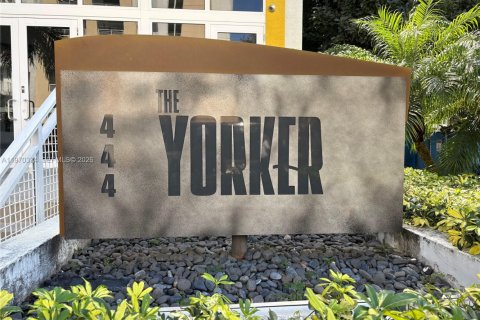 Condominio en Miami, Florida, 2 dormitorios  № 2031079