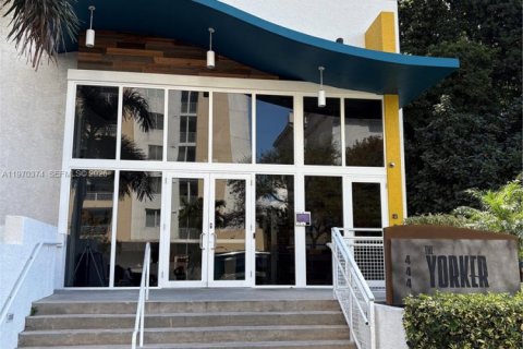 Снять в аренду кондоминиум в Майами, Флорида 2 спальни, 89.46м2, № 2031079 - фото 2