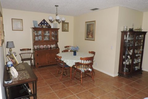 House in Winter Haven, Florida 2 bedrooms, 145.21 sq.m. № 1800502 - photo 11